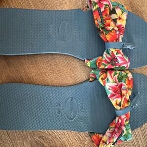 Almost new Havianas size 9 worn once